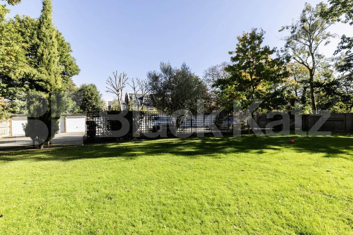 Modern Apartment The Oaks, Queens Park